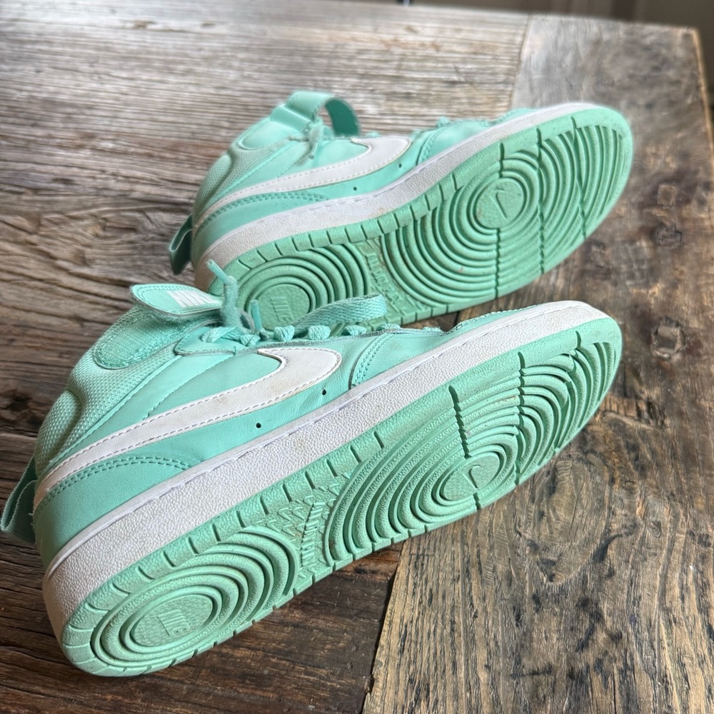 Nike Hightops teal size 3.5